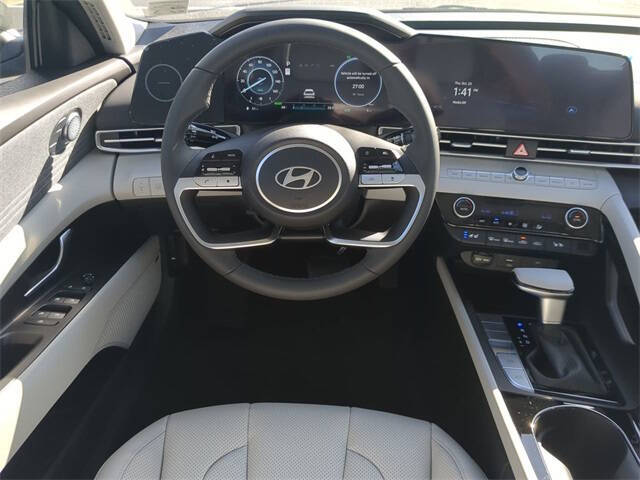 2025 Hyundai Elantra Hybrid Limited