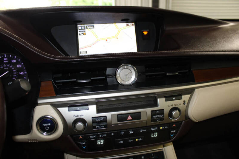 2016 Lexus ES 300h