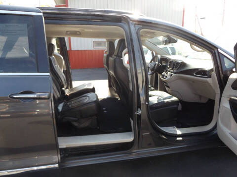 2017 Chrysler Pacifica Touring-L