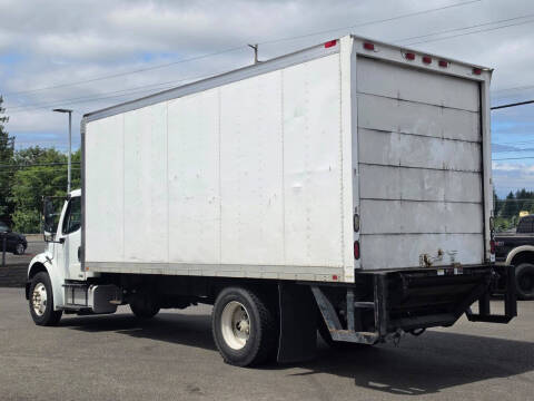 2009 Freightliner M2 106