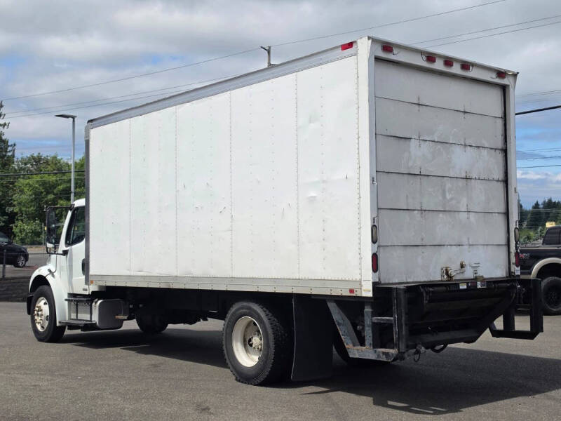 2009 Freightliner M2 106