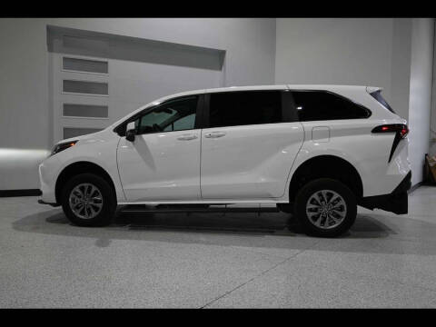 2025 Toyota Sienna LE 8-Passenger