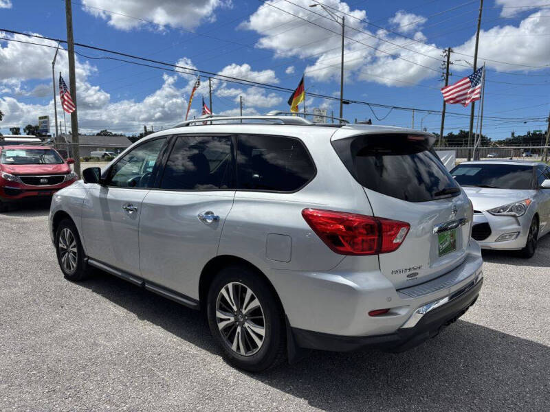 2017 Nissan Pathfinder SL