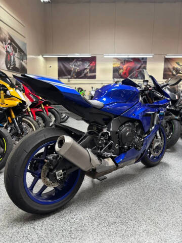2025 Yamaha YZF-R1