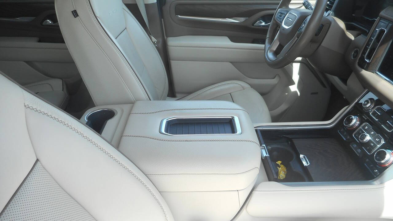 2023 GMC Yukon XL 8