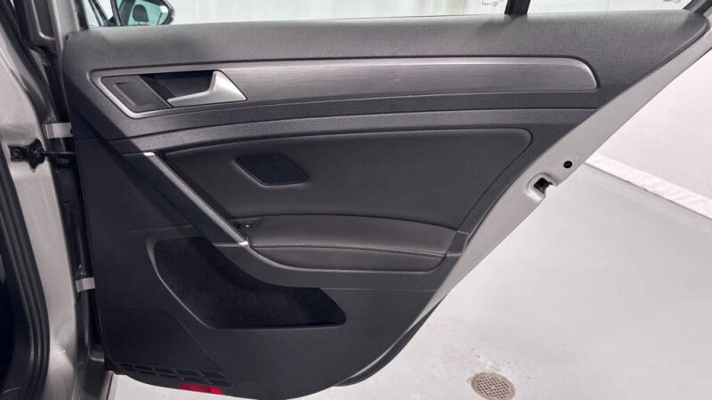 2019 Volkswagen Golf SE