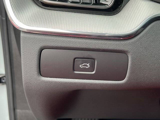 2026 Volvo XC60 B5 Ultra Black Edition