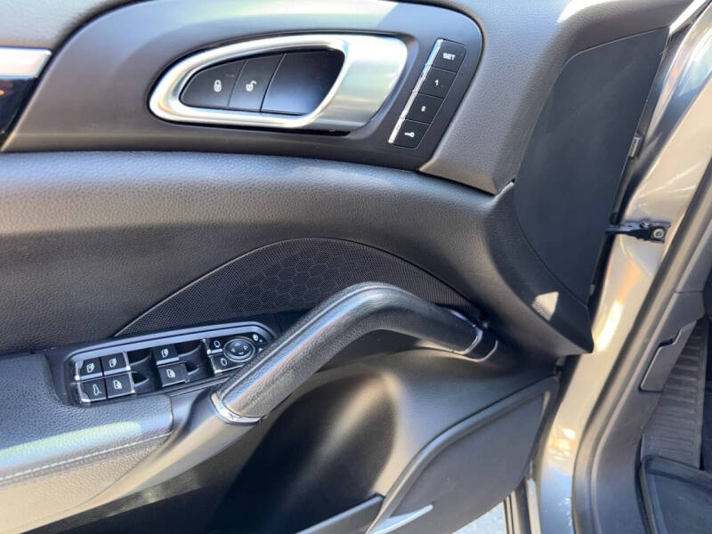 2017 Porsche Cayenne Platinum Edition