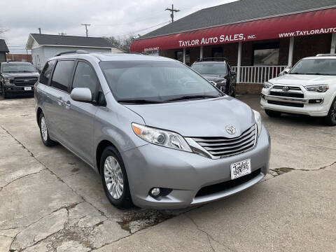 2017 Toyota Sienna XLE 8-Passenger