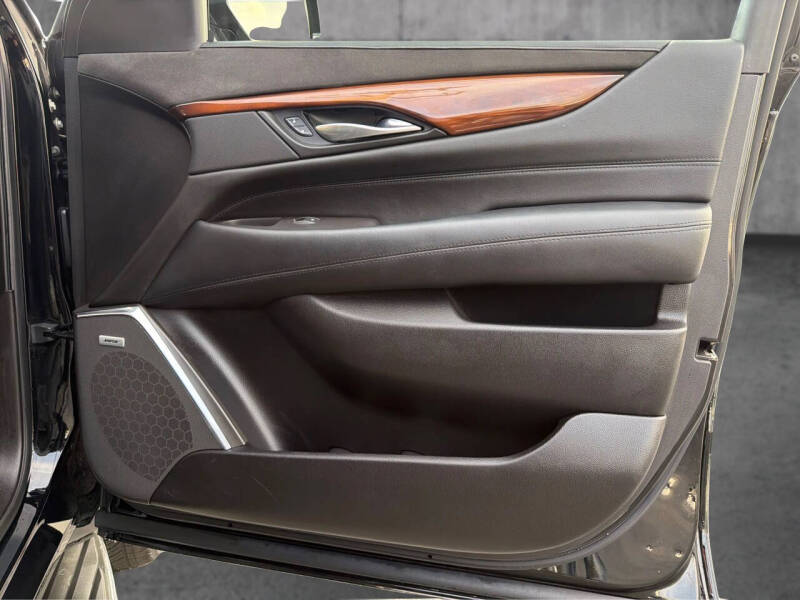 2016 Cadillac Escalade Luxury Collection