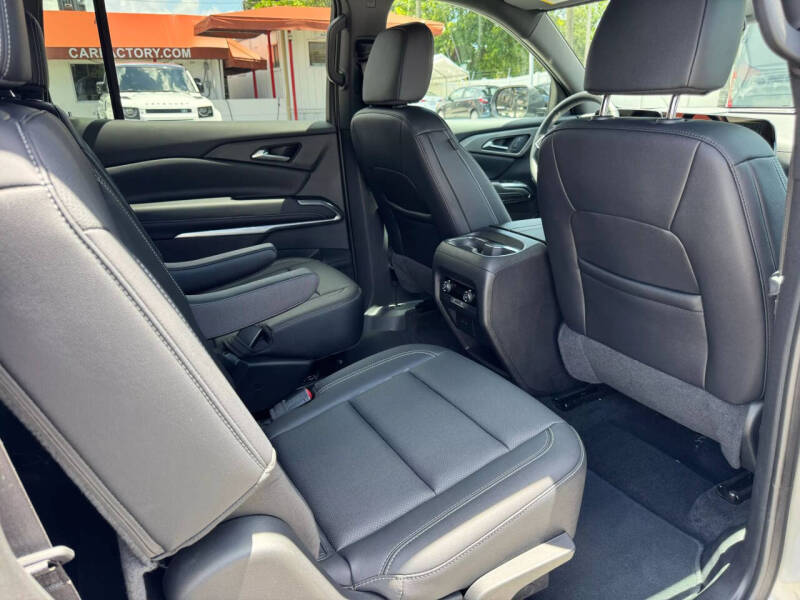 2025 Chevrolet Traverse LT