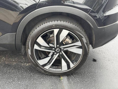 2025 Volvo XC40 B5 Plus Bright Theme