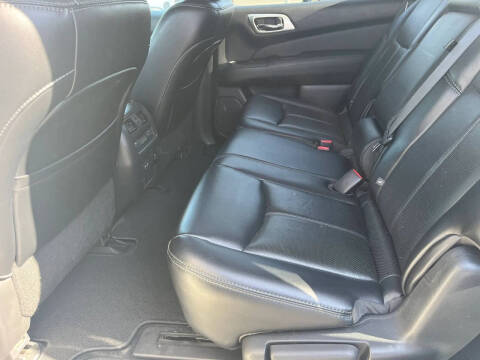 2017 Nissan Pathfinder Platinum