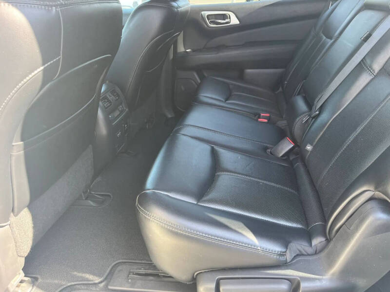 2017 Nissan Pathfinder Platinum