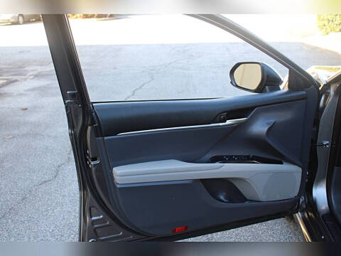 2020 Toyota Camry Hybrid SE