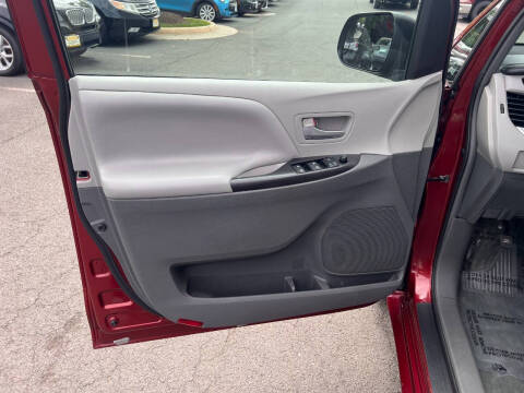 2015 Toyota Sienna LE 8-Passenger