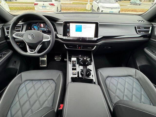 2026 Volkswagen Atlas Cross Sport SEL Premium R-Line 4Motion