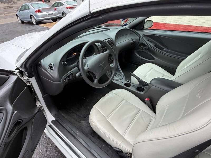 2002 Ford Mustang Deluxe