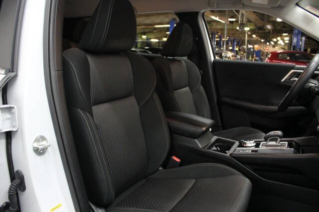 2022 Mitsubishi Outlander ES