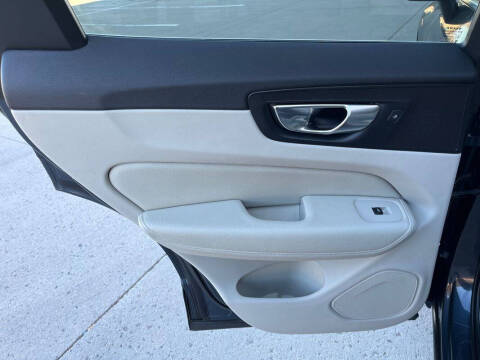 2020 Volvo XC60 T5 Momentum