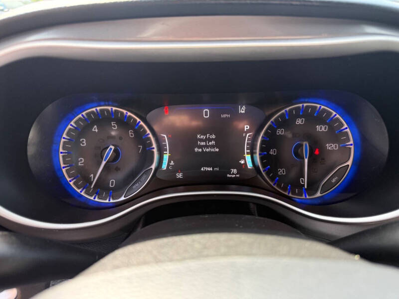 2025 Chrysler Pacifica Select