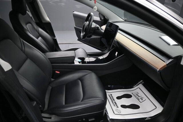 2019 Tesla Model 3 Mid Range