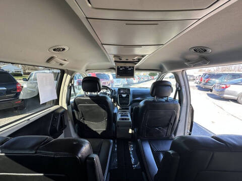 2013 Chrysler Town and Country Touring-L