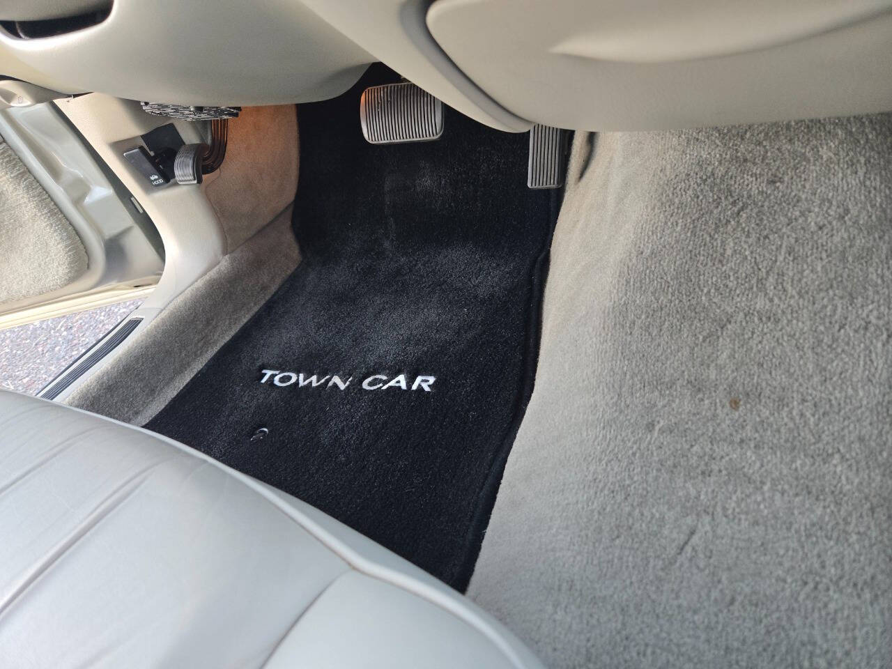 1997 Lincoln Town Car 144