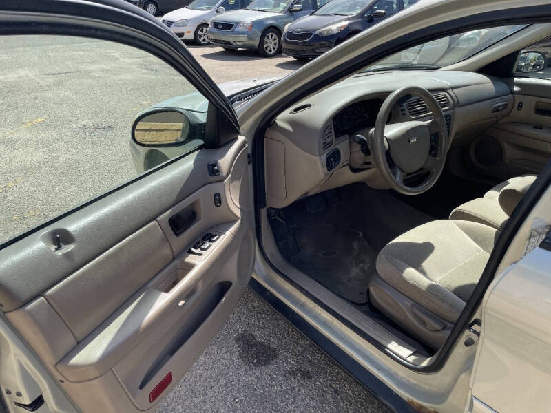 2006 Ford Taurus SE
