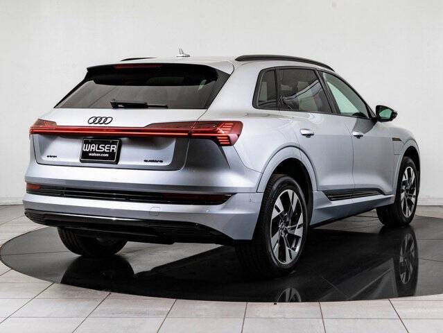 2022 Audi e-tron quattro Premium