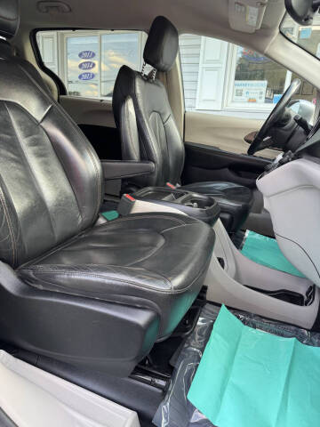 2017 Chrysler Pacifica Touring-L