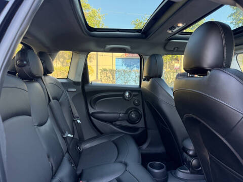 2017 MINI Hardtop 4 Door Cooper