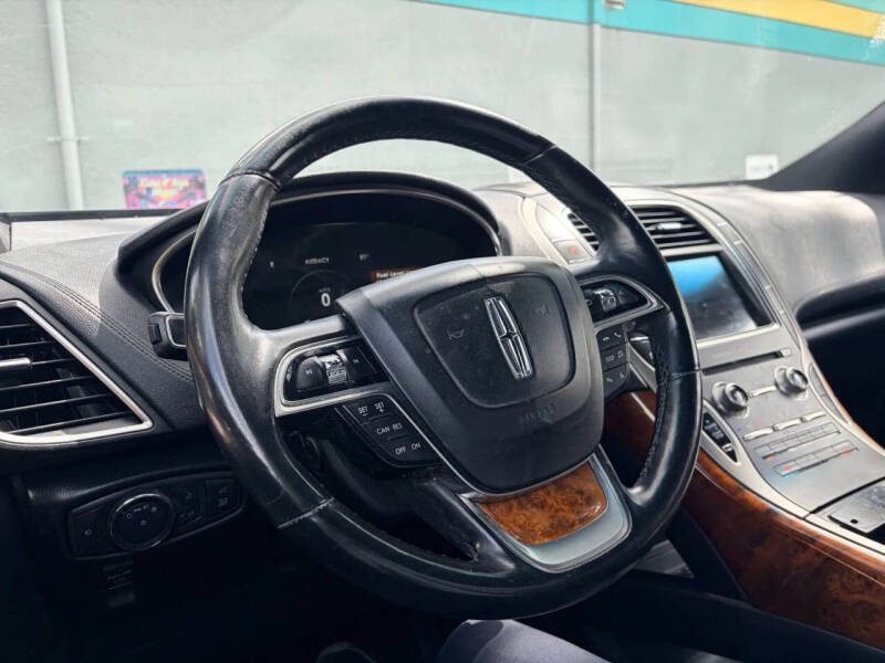 2019 Lincoln Nautilus Select