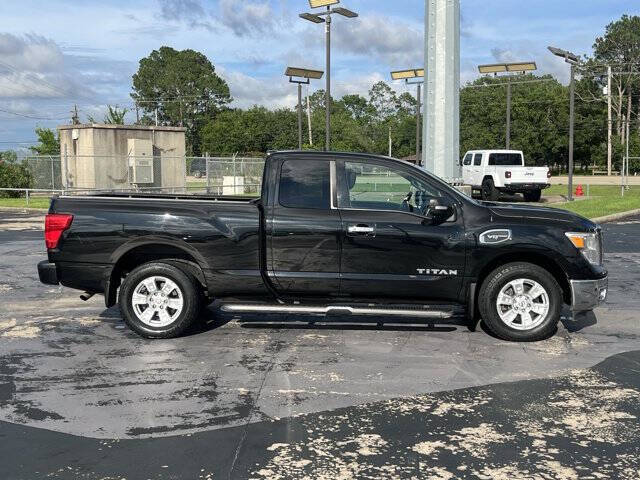 2017 Nissan Titan SV