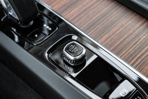 2023 Volvo XC60 B5 Plus Dark Theme