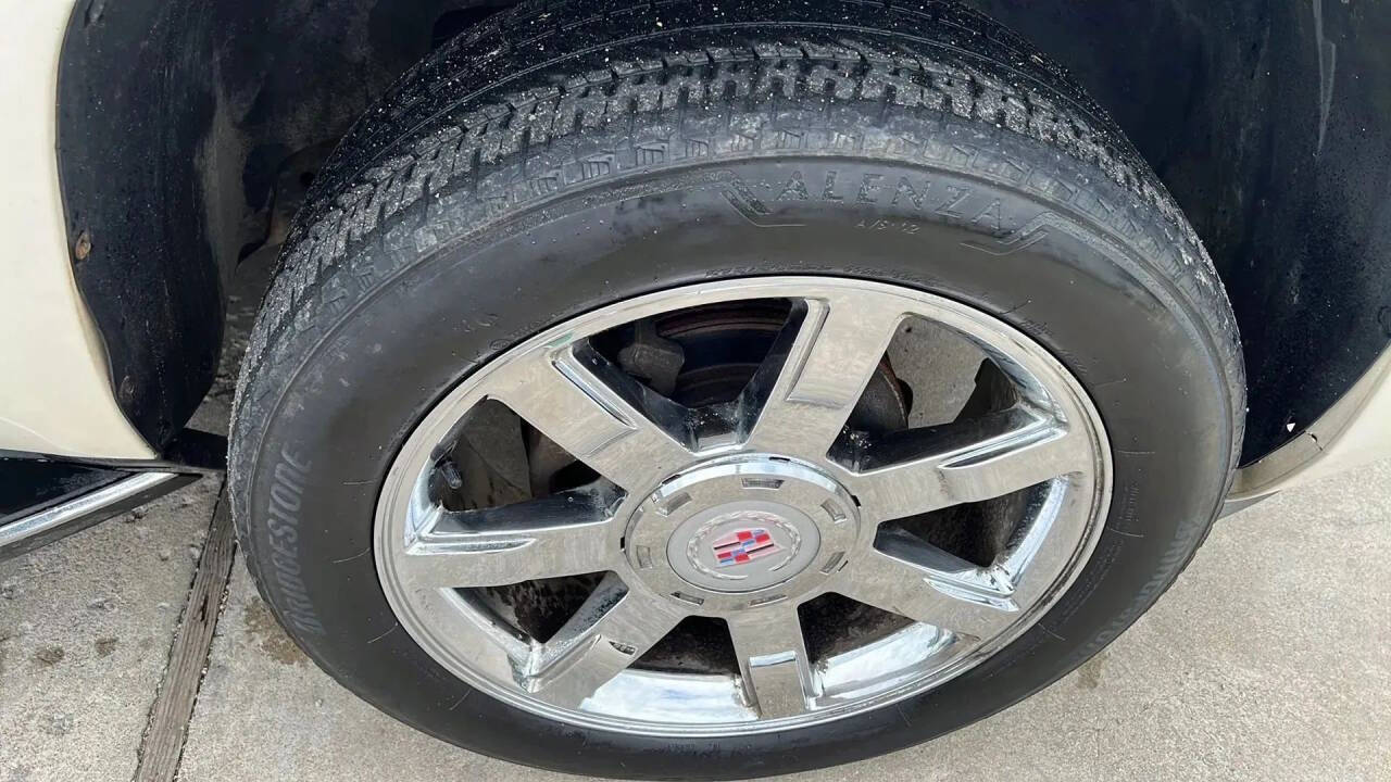 White 2008 Cadillac Escalade Base AWD Base 4dr SUV 24