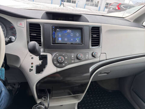 2012 Toyota Sienna Base 7-Passenger