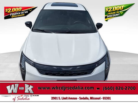 2027 Chrysler Pacifica Select
