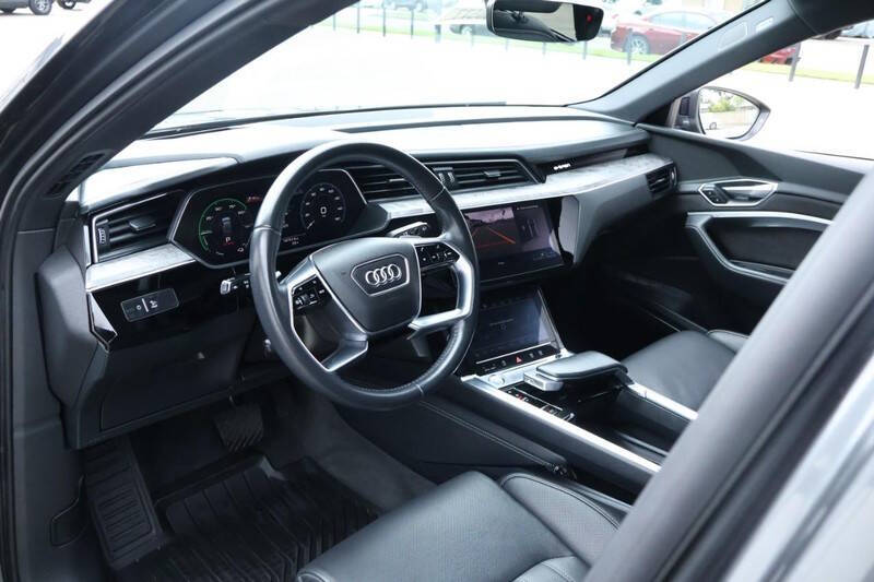 2019 Audi e-tron quattro Prestige