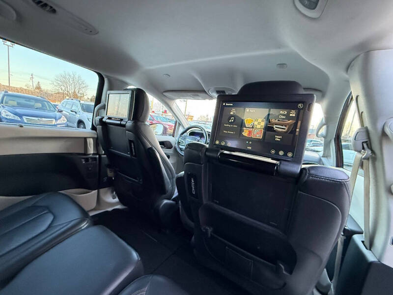 2017 Chrysler Pacifica Touring-L Plus