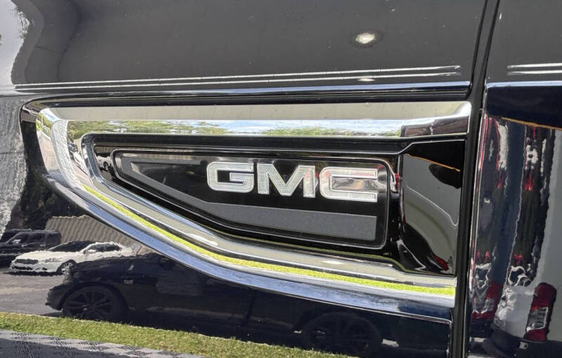 2023 GMC Yukon SLT