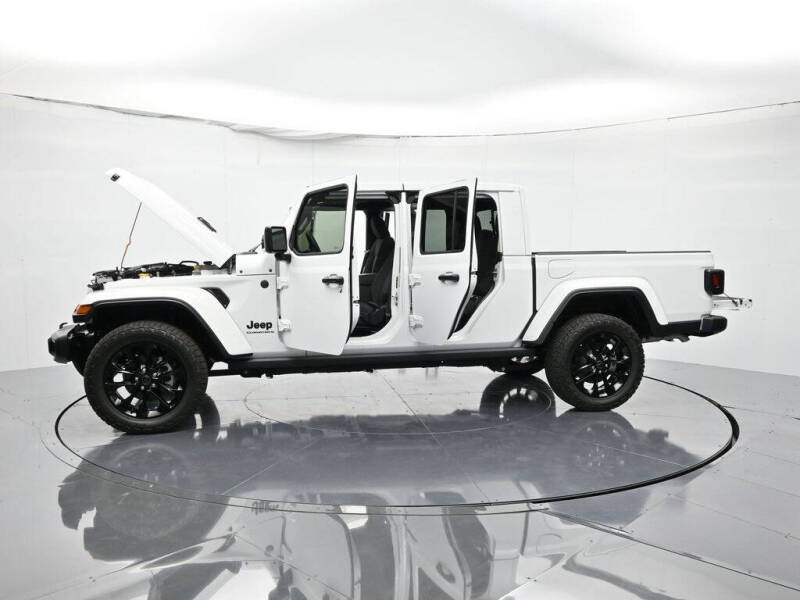 2025 Jeep Gladiator NightHawk