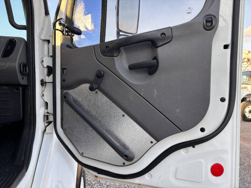 2015 Freightliner M2 106