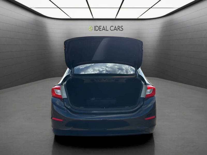 2017 Chevrolet Cruze LS Auto