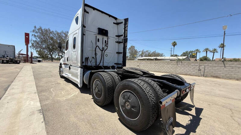 2023 Freightliner Cascadia