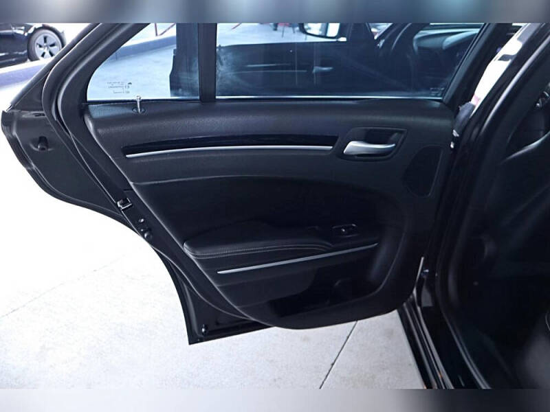 2018 Chrysler 300 S