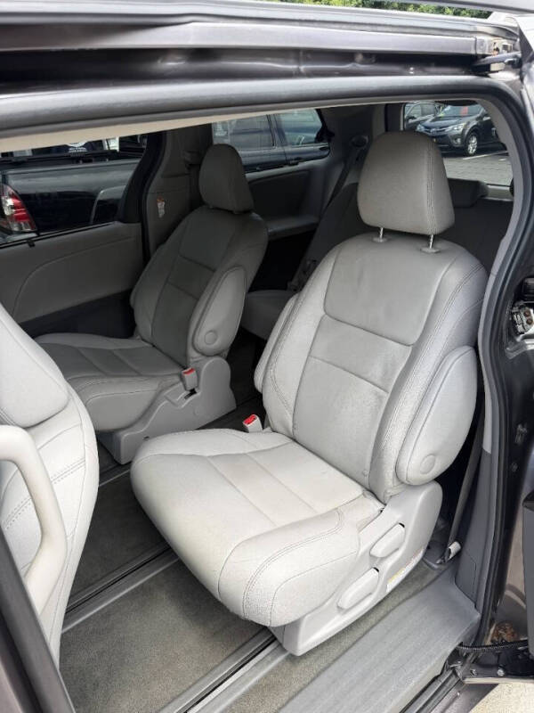 2015 Toyota Sienna XLE 7-Passenger