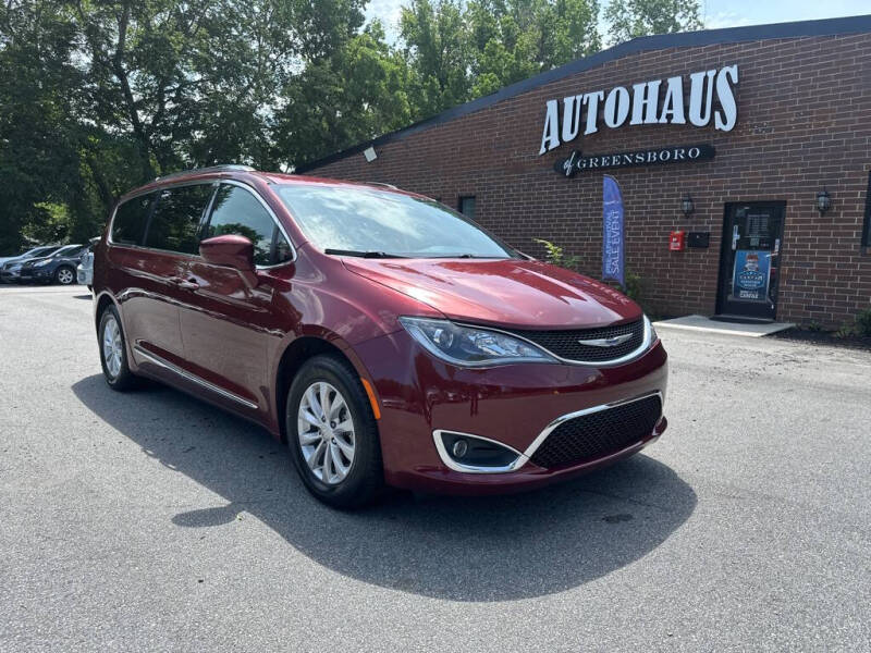 2019 Chrysler Pacifica Touring L's photo