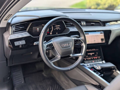 2021 Audi e-tron quattro Premium