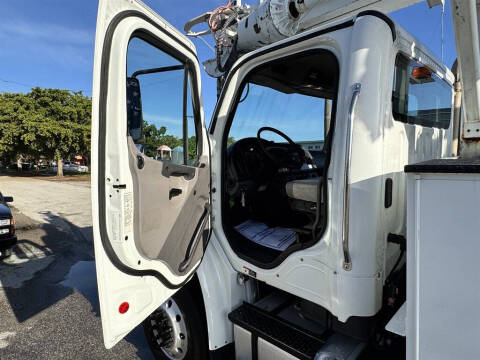 2017 Freightliner M2 106